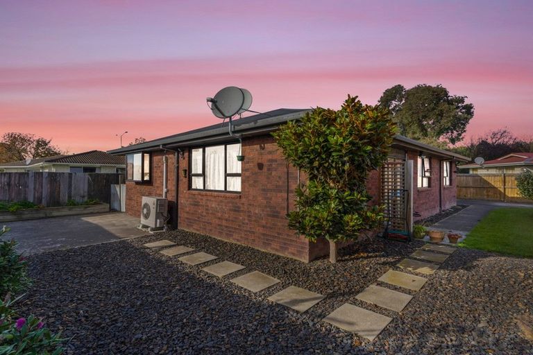 Photo of property in 23d Saunders Place, Redwood, Christchurch, 8051