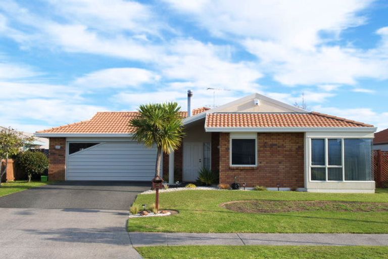 Photo of property in 10 Amadeus Place, Northpark, Auckland, 2013