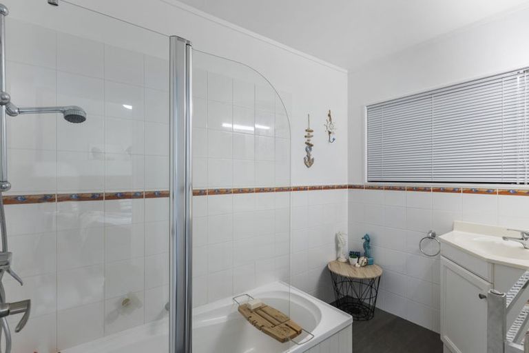 Photo of property in 5 Siesta Terrace, Gulf Harbour, Whangaparaoa, 0930
