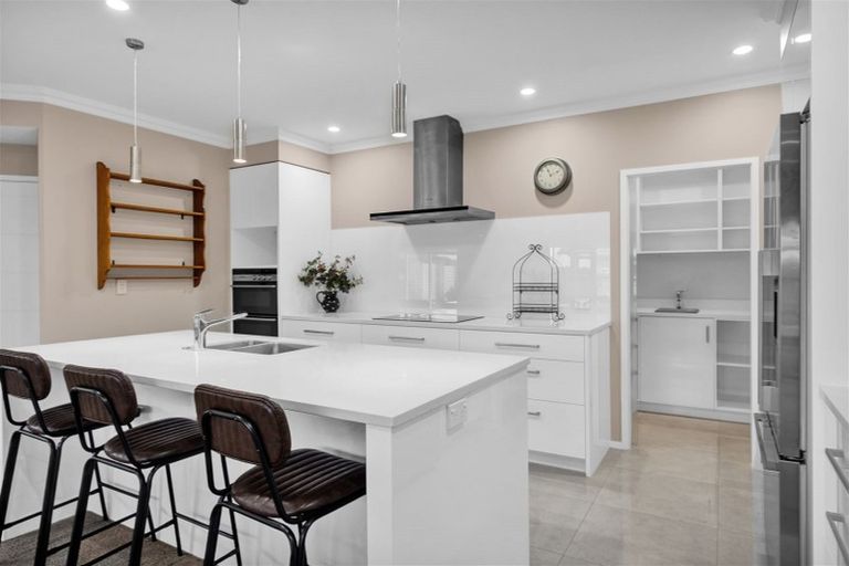 Photo of property in 9 Links Drive, Waiwhakaiho, New Plymouth, 4312