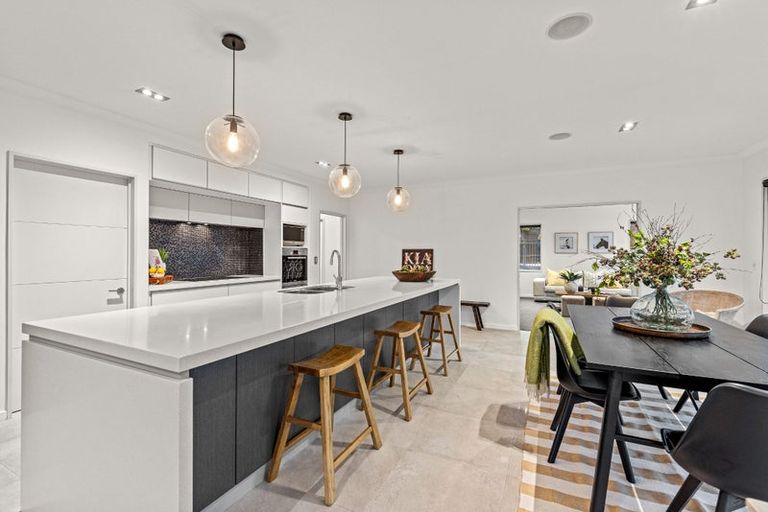 Photo of property in 43 Oakgrove Drive, Rangiora, 7400