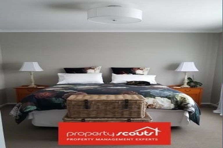 Photo of property in 19b Beach Road, Te Atatu Peninsula, Auckland, 0610