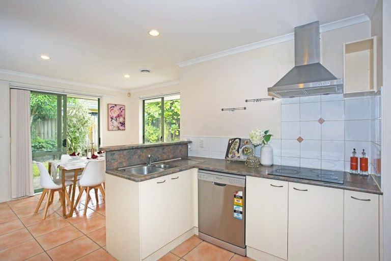 Photo of property in 8 Marlon Lane, East Tamaki, Auckland, 2016
