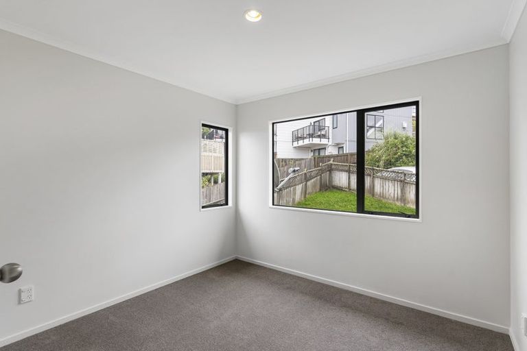 Photo of property in 2/14 Mossop Rise, Glenfield, Auckland, 0629
