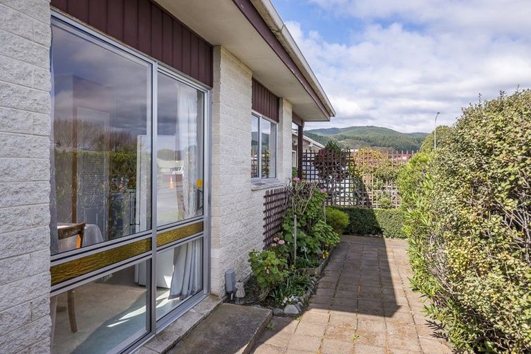 Photo of property in 2a Cypress Grove, Paraparaumu, 5032