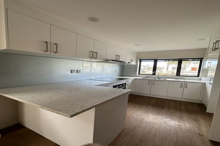 Photo of property in 13 Millcroft Lane, Ranui, Auckland, 0612