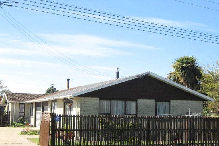 Photo of property in 2/115 Prestons Road, Redwood, Christchurch, 8051