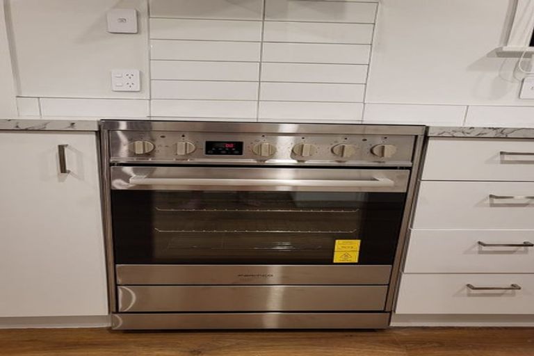 Photo of property in 4a Ngahina Street, Paraparaumu, 5032