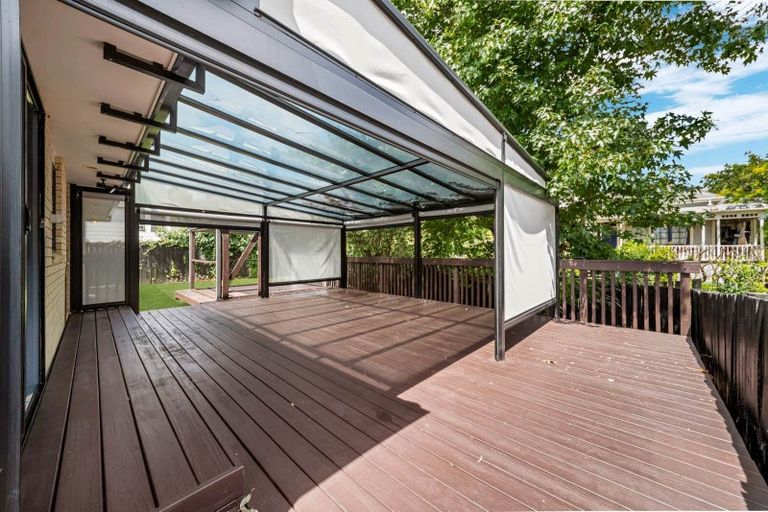 Photo of property in 69a Awaroa Road, Sunnyvale, Auckland, 0612