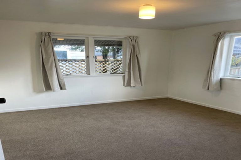 Photo of property in 3 Gloria Avenue, Te Atatu Peninsula, Auckland, 0610