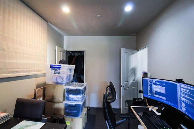 Photo of property in Atrium Towers, 8f/154 The Terrace, Wellington Central, Wellington, 6011