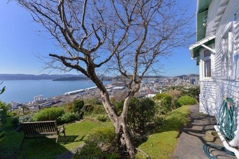 Photo of property in 8 Lower Watt Street, Wadestown, Wellington, 6012