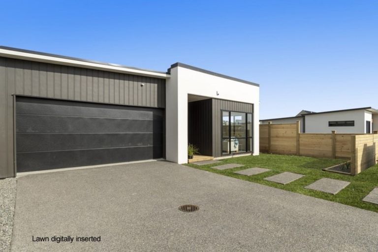 Photo of property in 16 Makura Drive, Papamoa Beach, Papamoa, 3118