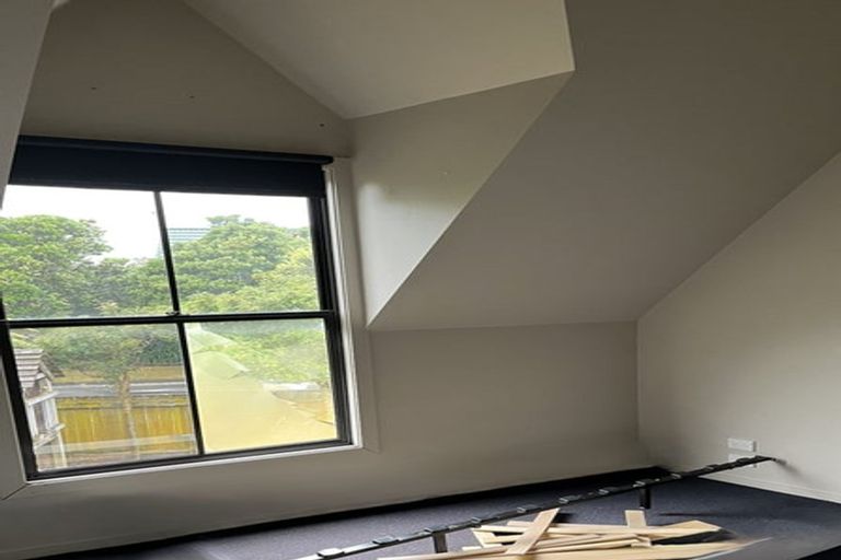 Photo of property in 15 Ruapehu Drive, Fitzherbert, Palmerston North, 4410