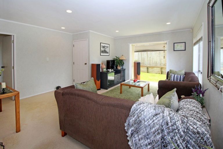 Photo of property in 2/7 Zurich Place, Weymouth, Auckland, 2103