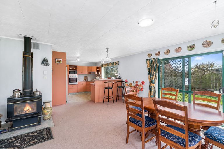 Photo of property in 59 Robinson Avenue, Holdens Bay, Rotorua, 3010