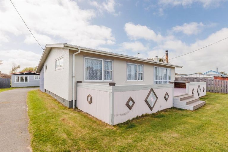 Photo of property in 1938 Parewanui Road, Parewanui, Bulls, 4894