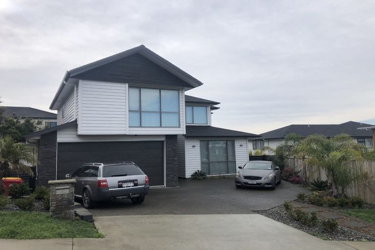 Photo of property in 4 Colliston Rise, Pinehill, Auckland, 0632