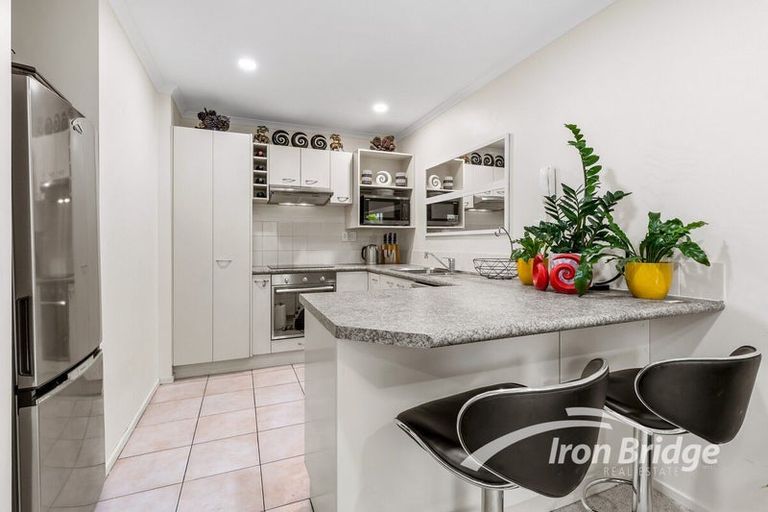 Photo of property in 5/86 Fernhill Way, Oteha, Auckland, 0632