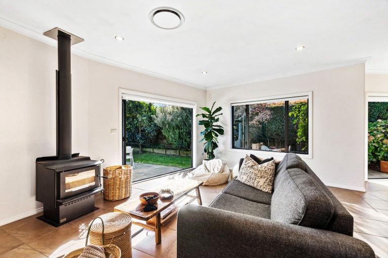 Photo of property in 27 Napier Street, Jervoistown, Napier, 4112