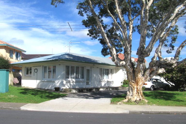 Photo of property in 1 Richard Avenue, Bucklands Beach, Auckland, 2014