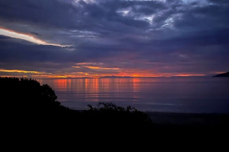 Photo of property in 2 Kirkway, Raumati Beach, Paraparaumu, 5032