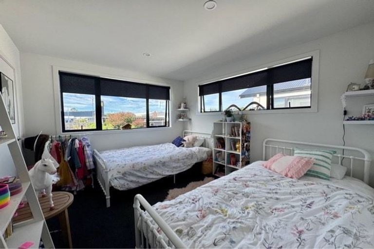 Photo of property in 2/20 Ballinger Place, Carterton, 5713