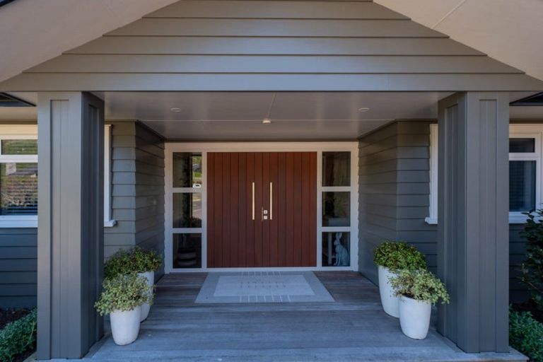 Photo of property in 18 Peregrine Place, Kinloch, Taupo, 3377
