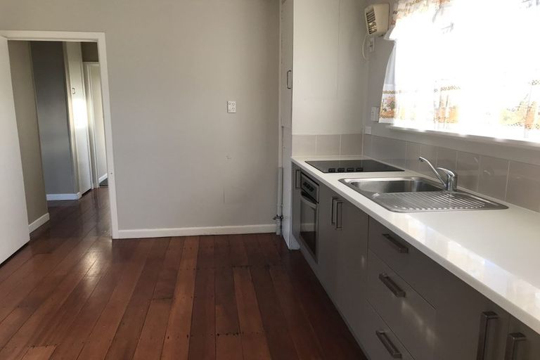 Photo of property in 868 East Coast Road, Northcross, Auckland, 0630