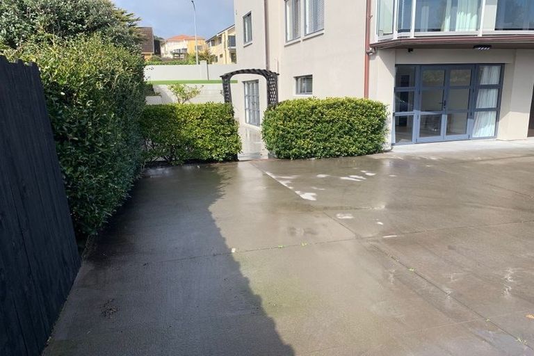 Photo of property in 19a Santa Monica Place, Goodwood Heights, Auckland, 2105