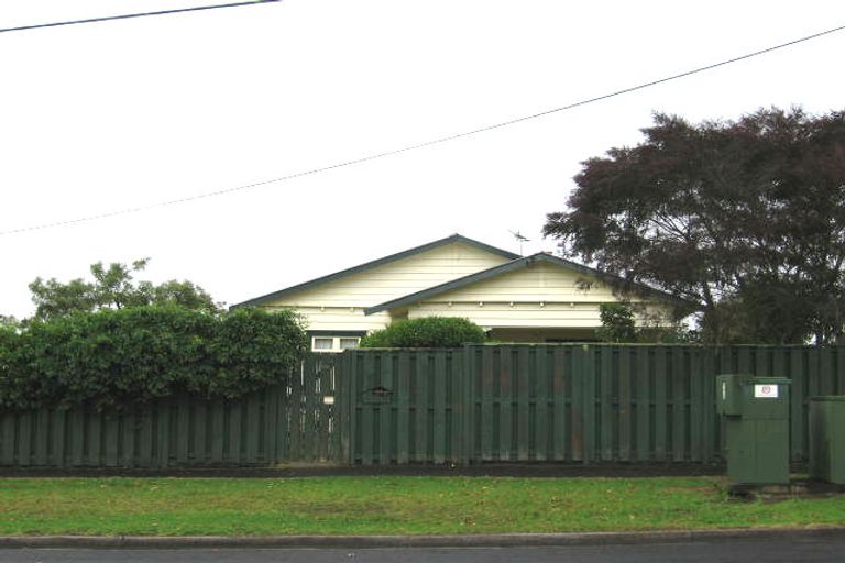 Photo of property in 14 Woodglen Road, Glen Eden, Auckland, 0602