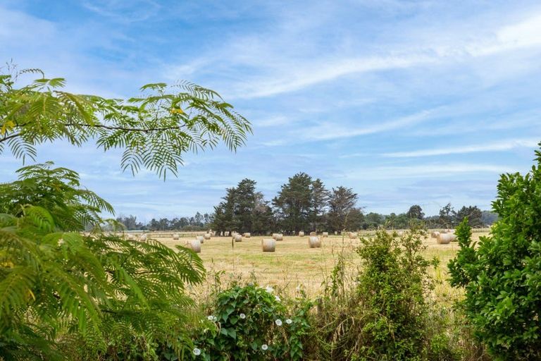 Photo of property in 77 Taumata Island Road, Taumata Island, Carterton, 5792