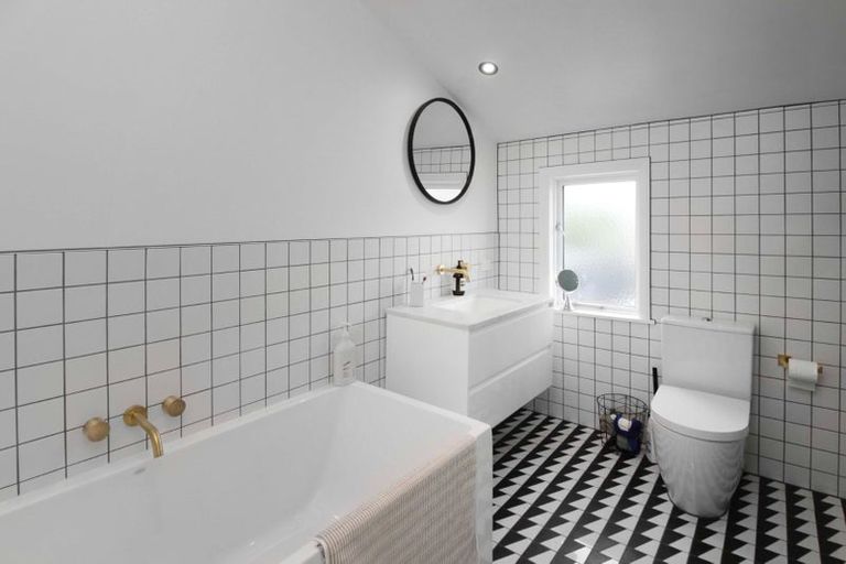 Photo of property in 346 Fergusson Drive, Heretaunga, Upper Hutt, 5018