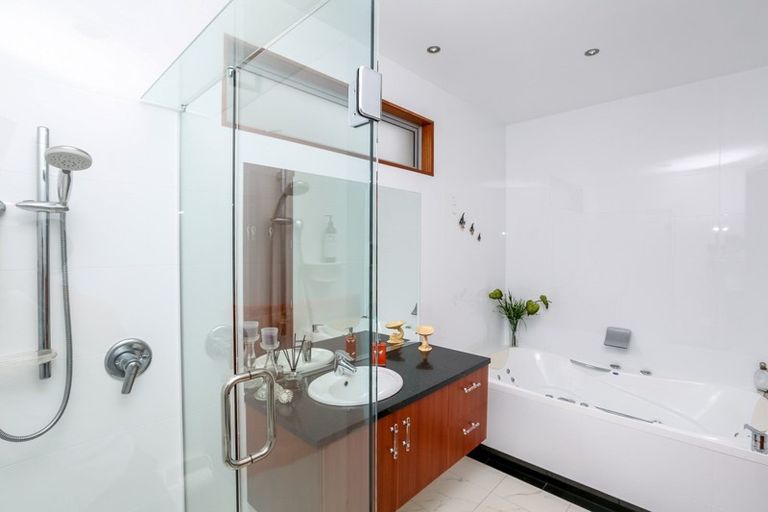 Photo of property in 531 South Road, Omata, New Plymouth, 4374