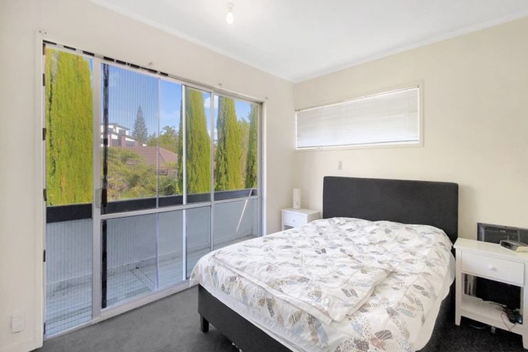 Photo of property in 1/17 Lyons Avenue, Murrays Bay, Auckland, 0630