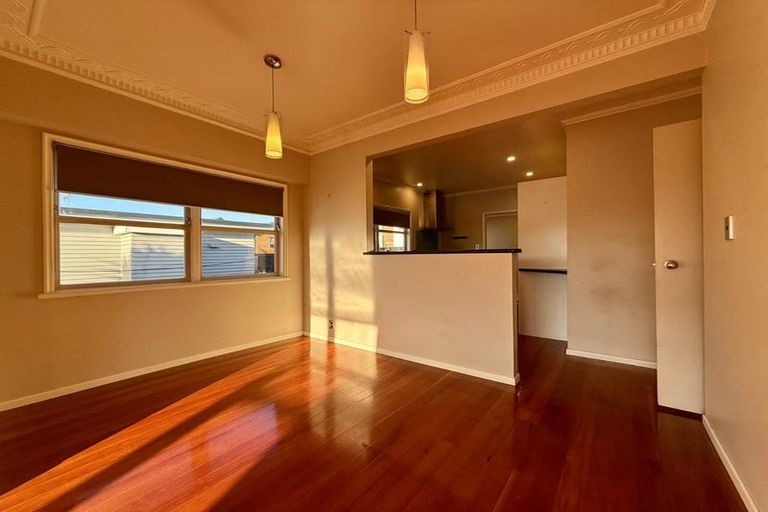 Photo of property in 4 Tomo Street, New Lynn, Auckland, 0600