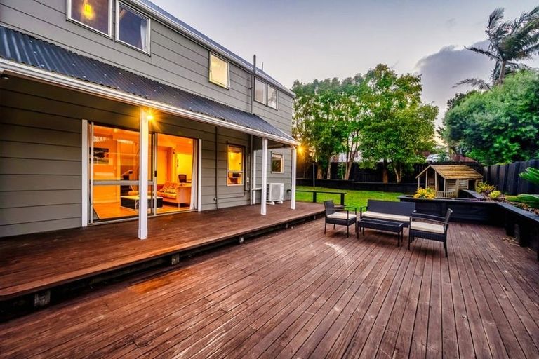 Photo of property in 2/9 Imogene Way, Half Moon Bay, Auckland, 2012