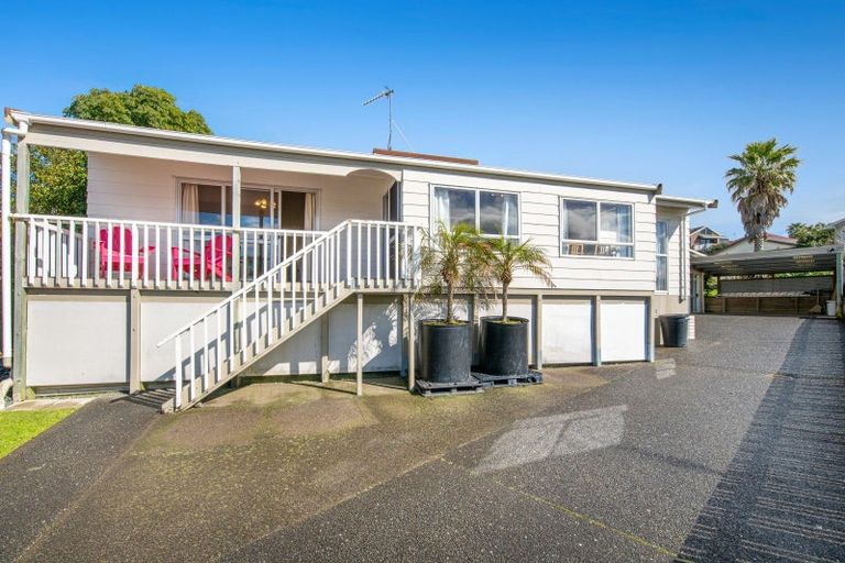 Photo of property in 11 Fairway Avenue, Red Beach, 0932