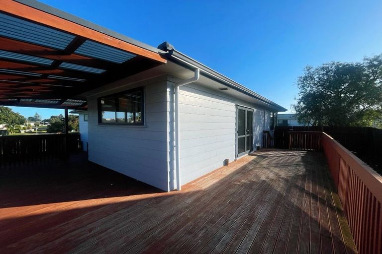 Photo of property in 9 Staverton Crescent, Mangere, Auckland, 2022