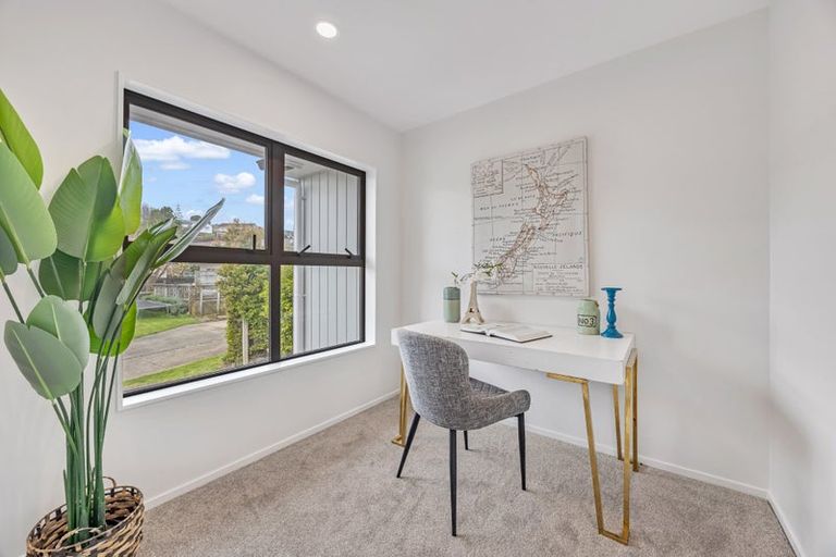 Photo of property in 48 Lewisham Street, Highland Park, Auckland, 2010