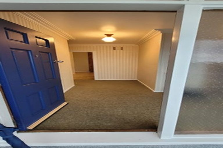 Photo of property in 8 Kitchener Terrace, Moturoa, New Plymouth, 4310