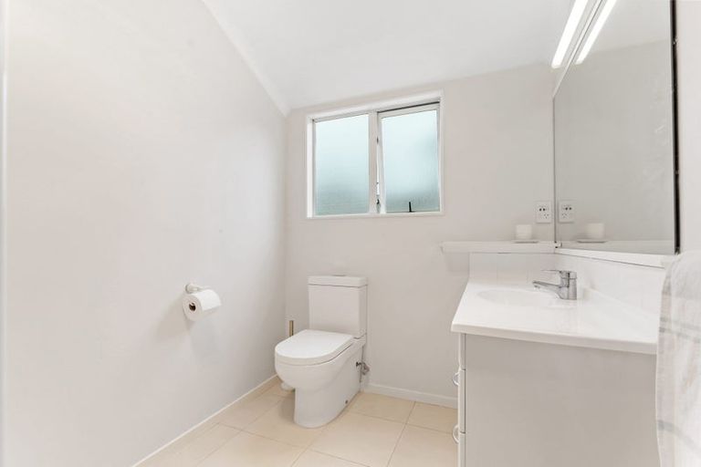 Photo of property in 44 Kath Hopper Drive, Orewa, 0931