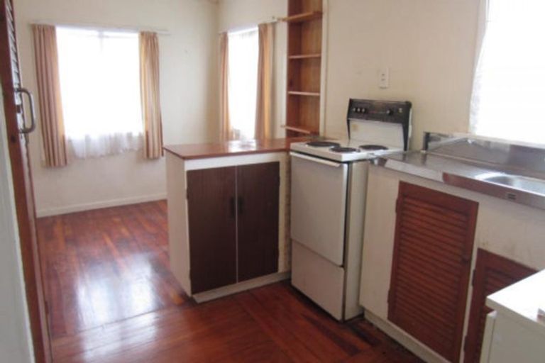 Photo of property in 102 Rangituhi Crescent, Takapuwahia, Porirua, 5022