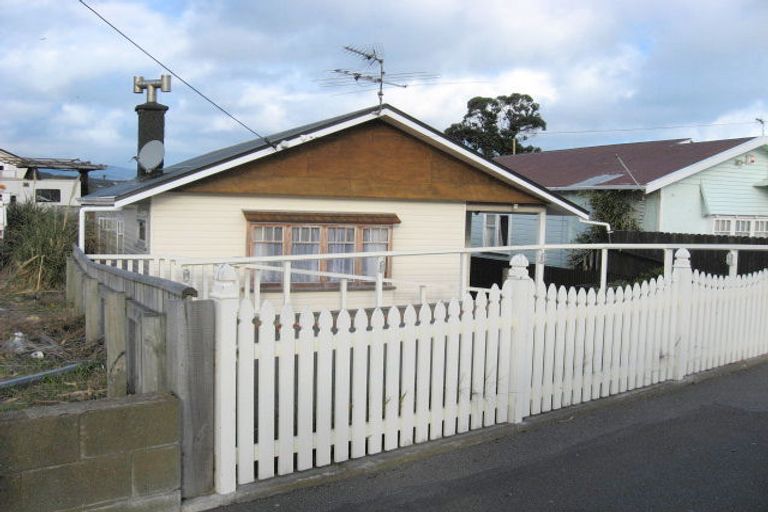 Photo of property in 87 Onepu Road, Lyall Bay, Wellington, 6022