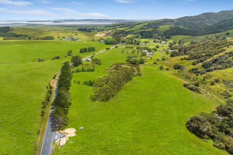 Photo of property in 3060 Kaipara Coast Highway, Glorit, 0984