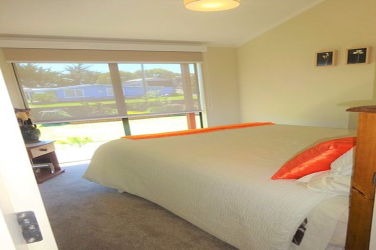 Photo of property in 11 Te Awa Street, Foxton Beach, Foxton, 4815