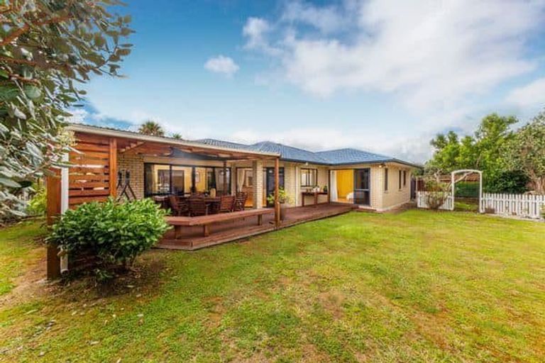 Photo of property in 35 Parkhaven Drive, Rosehill, Papakura, 2113