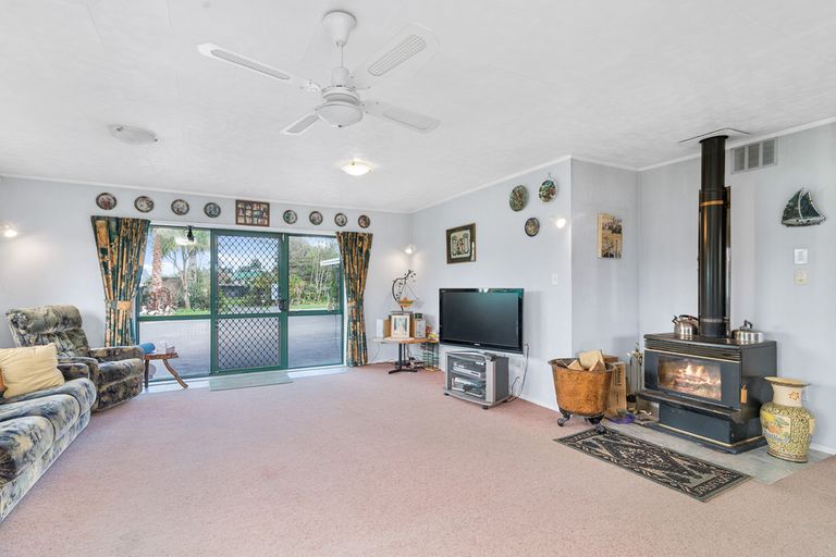 Photo of property in 59 Robinson Avenue, Holdens Bay, Rotorua, 3010