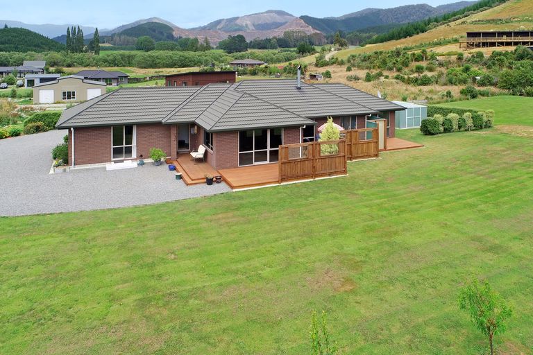 Photo of property in 8 Robertson Mill Place, Rai Valley, 7194