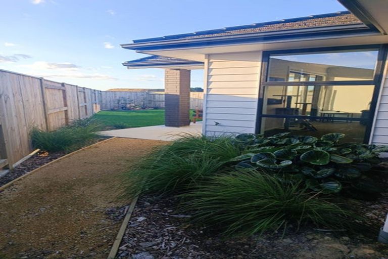 Photo of property in 90 Johnstone Drive, Fitzherbert, Palmerston North, 4410